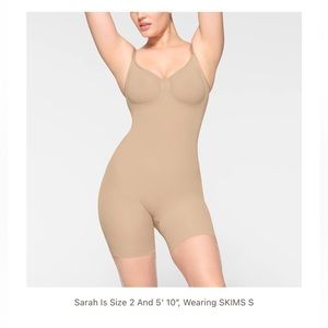 SKIMS SEAMLESS SCULPT MID THIGH BODYSUIT - NEW - XXS/XS MSRP $72